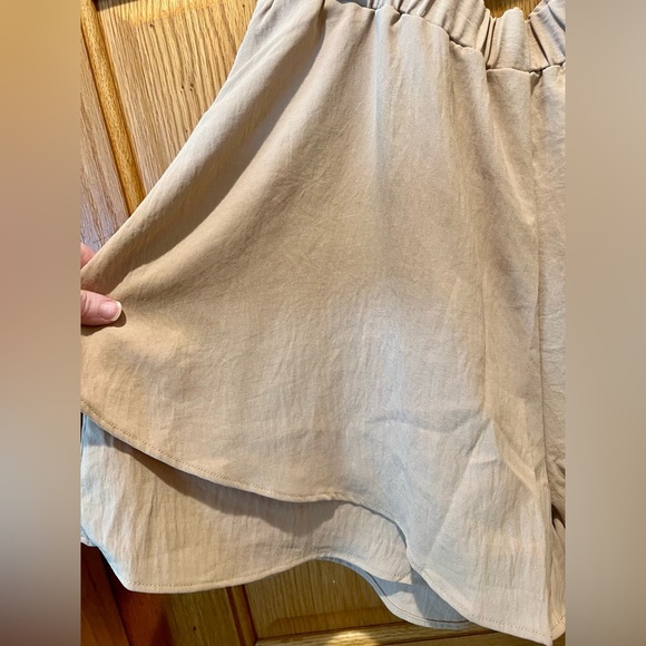 NWOT Women’s Size Large High Waist Tan Ruffled Shorts - Picture 5 of 12